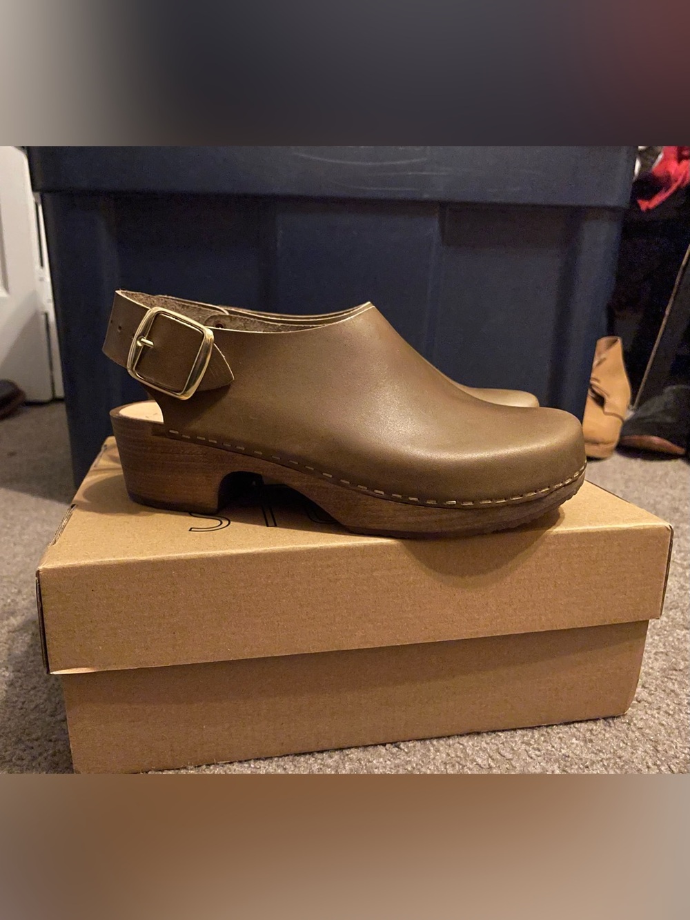 NWB Kit + clog studio olive Chef’s clog sz 39